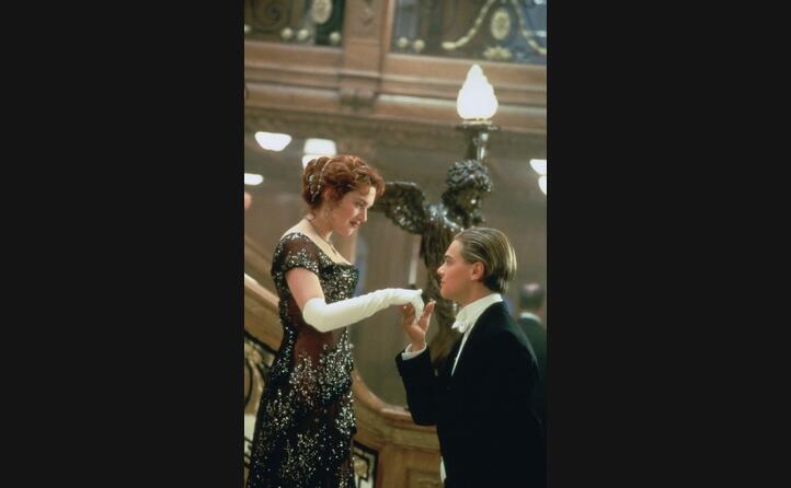 leonardo di caprio e kate winslet in una scena del film (ansa)