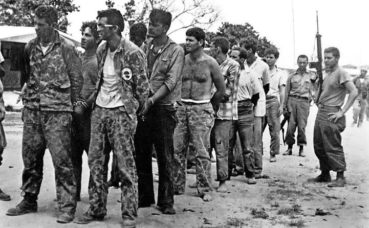 accaddeoggi il 17 aprile del 1961 un gruppo di controrivoluzionari cubani sbarca sulla baia dei porci (ansa)