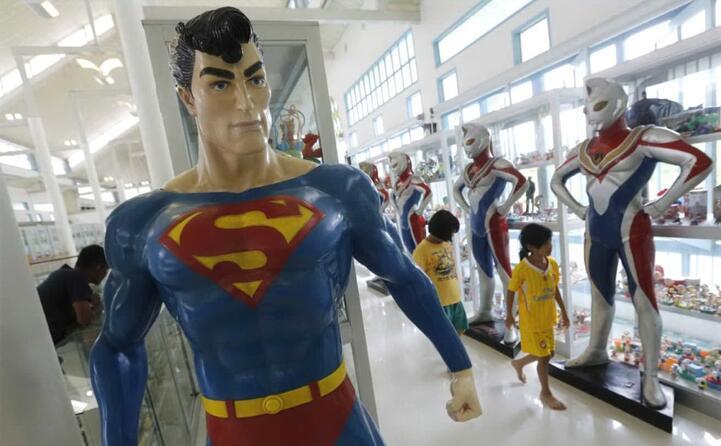 un action figure di superman (ansa)