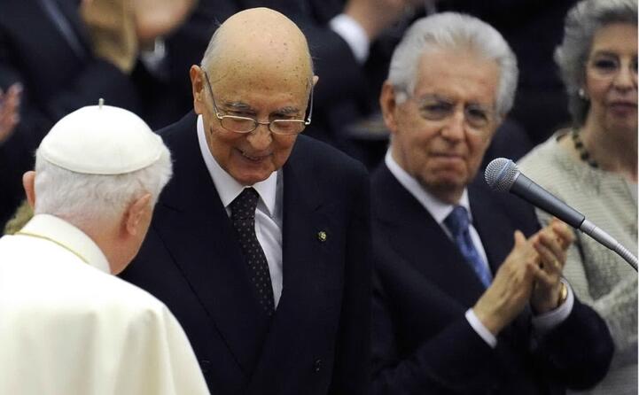 insieme al presidente della repubblica giorgio napolitano e al premier mario monti (ansa)