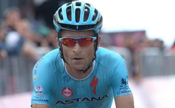 accaddeoggi il 22 aprile del 2017 in un tragico incidente muore a 37 anni il ciclista michele scarponi (ansa)