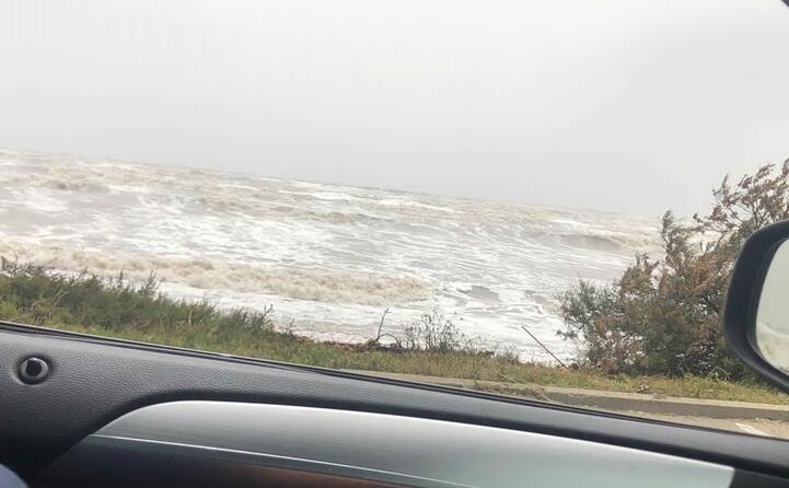 il mare ingrossato dal vento (foto tonino mulas)