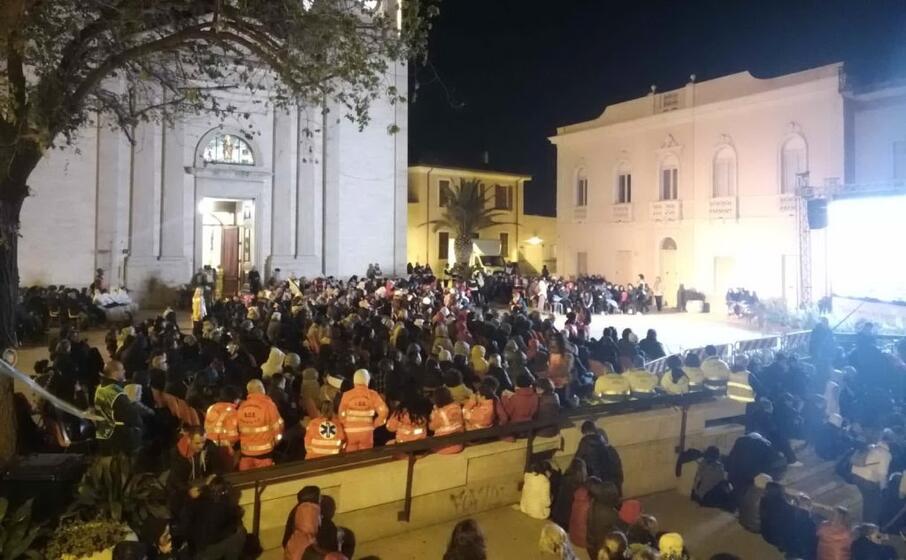 migliaia di persone al corteo per la madonna di bonaria