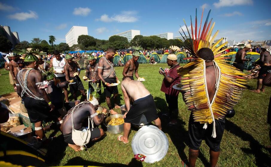 nel mirino degli indigeni le politiche del nuovo governo che metterebbero a rischio l amazzonia e il resto del patrimonio naturale