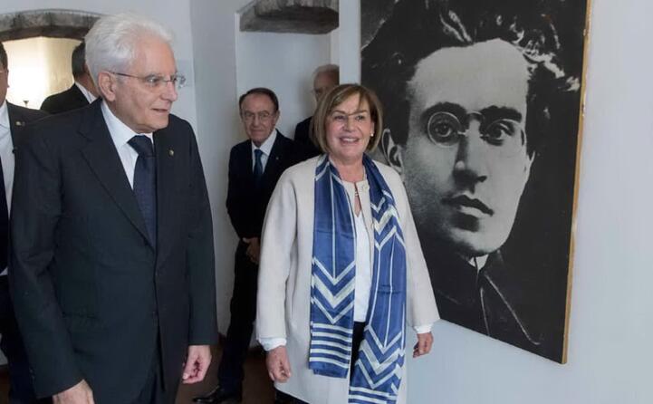 il presidente della repubblica mattarella in visita nel 2017 alla casa museo di ghilarza