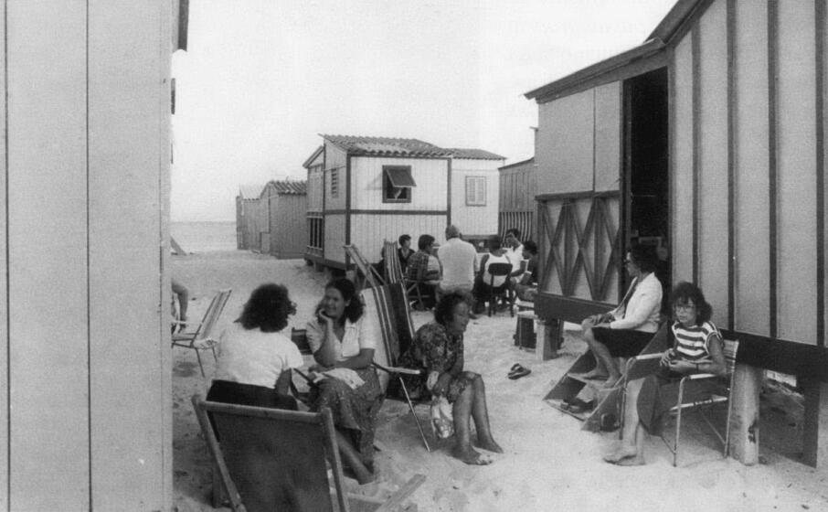 i vecchi casotti al poetto (archivio l unione sarda)