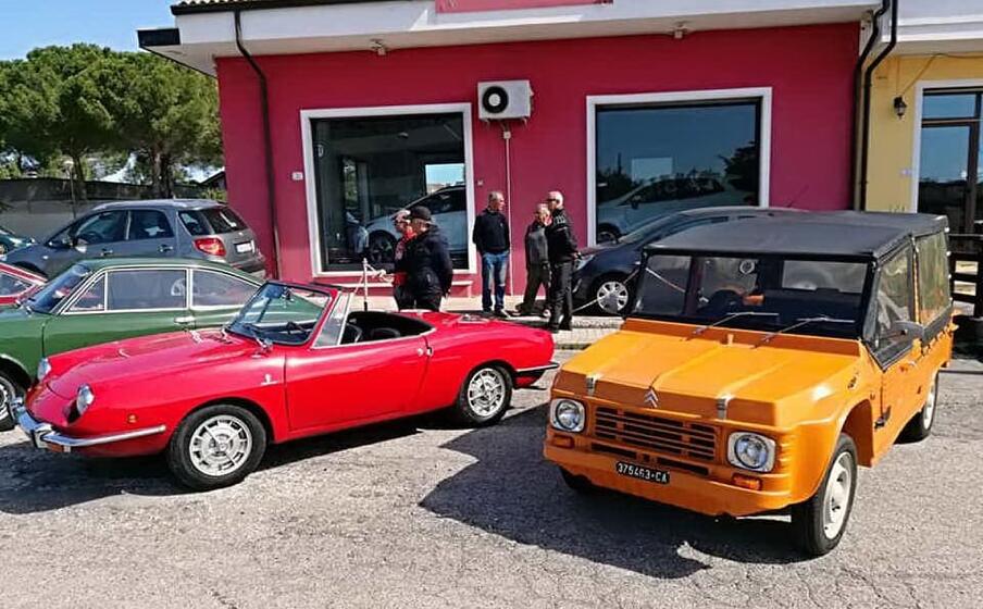Senorbì, raduno delle auto e moto d'epoca il corteo per le vie del