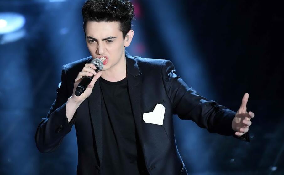 michele bravi a sanremo nel 2017 (ansa)