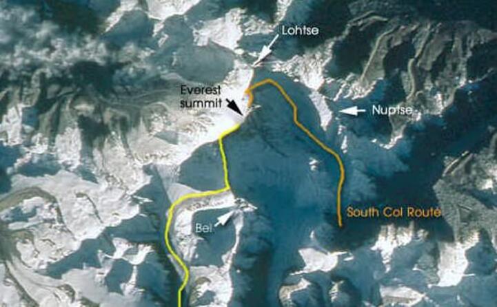 le vie di ascesa alla vetta dell everest da nord (giallo) a sud (arancione)