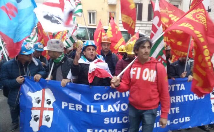 i sindacati fiom cgil fim cisl e uilm uil stanno seguendo la vertenza