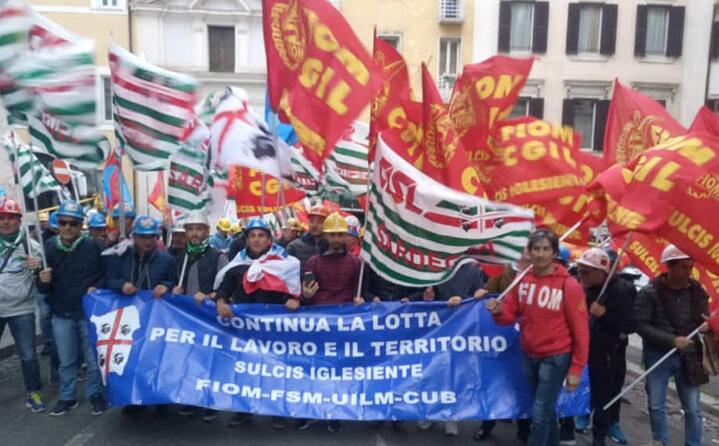 la manifestazione degli ex lavoratori alcoa a roma