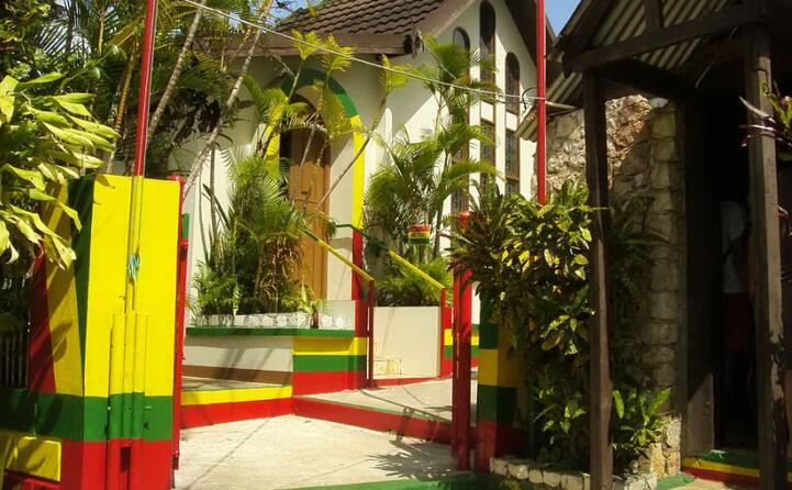il mausoleo dove sepolto bob marley a nine mile