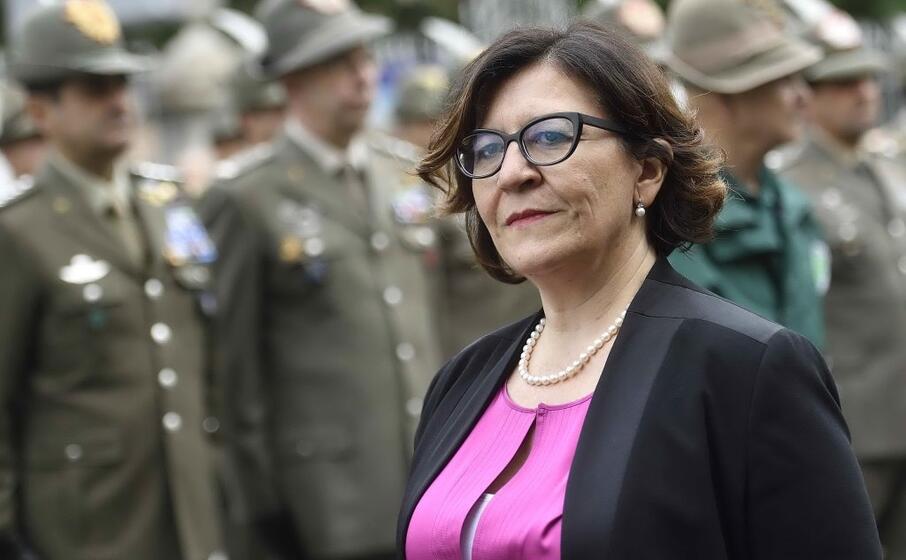 il ministro della difesa elisabetta trenta