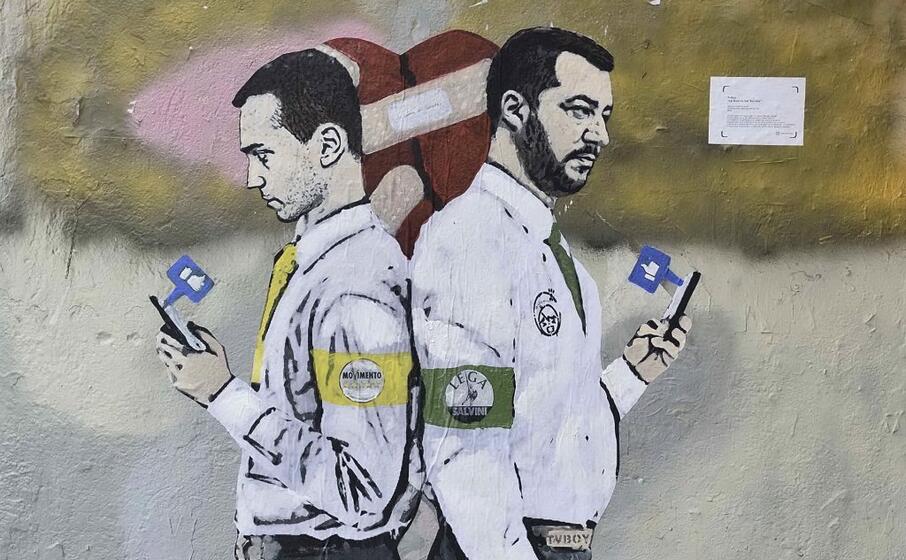 in un murales la guerra social tra i due vicepremier (ansa)