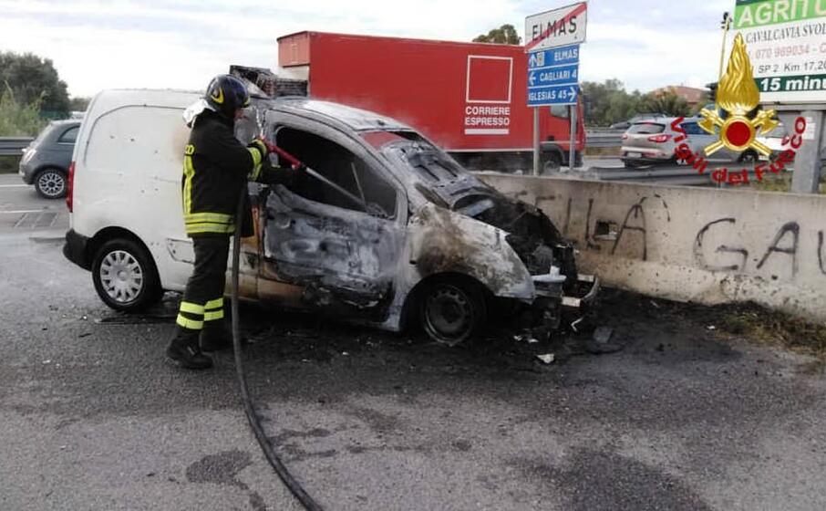 (foto vigili del fuoco)
