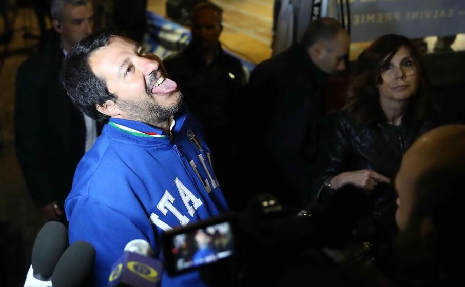 salvini al termine del comizio a carpi (ansa)