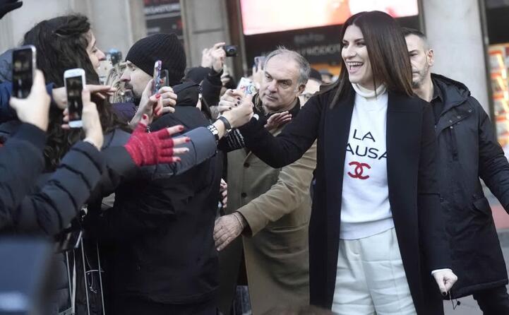 la cantante romagnola compie 45 anni