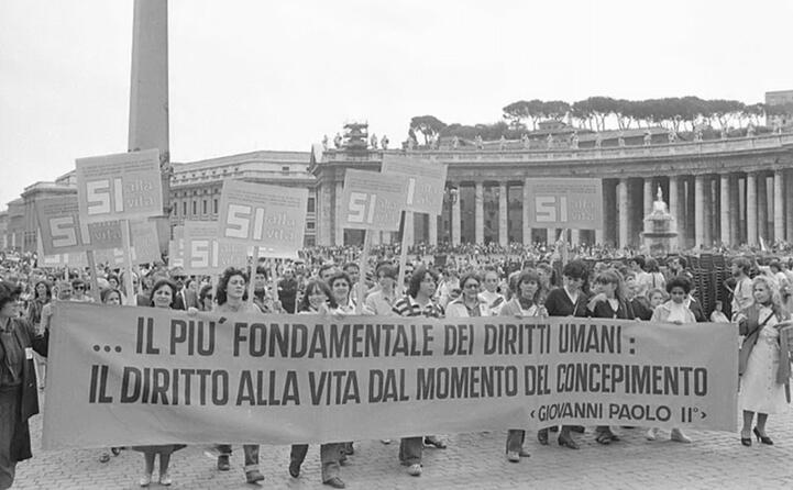 in entrambi i casi gli italiani dicono no