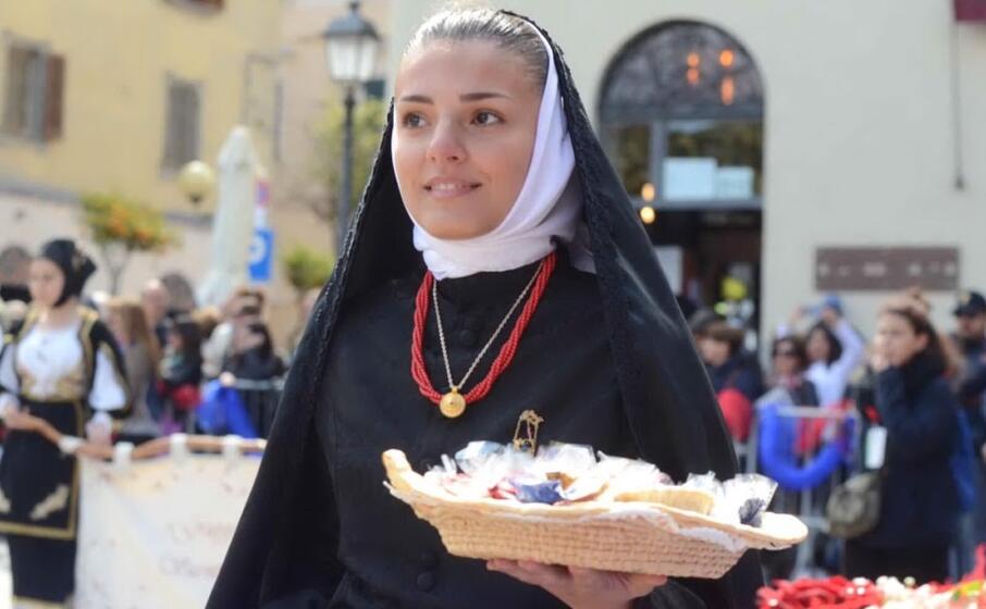molti i vassoi con i dolci tradizionali