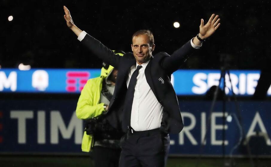 allegri saluta la tifoseria bianconera (ansa)