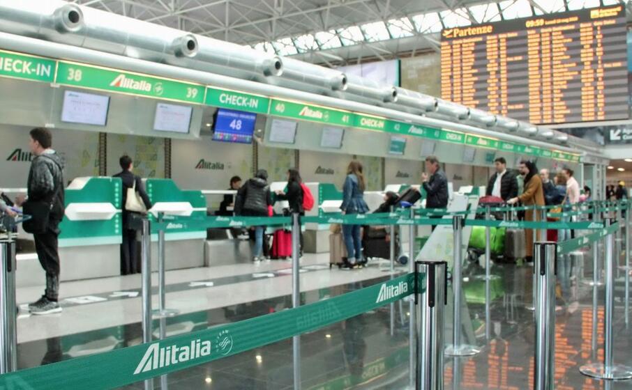 check in alitalia (ansa)