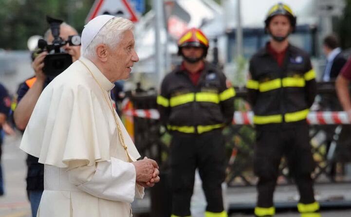 il papa sui luoghi colpiti dal sisma