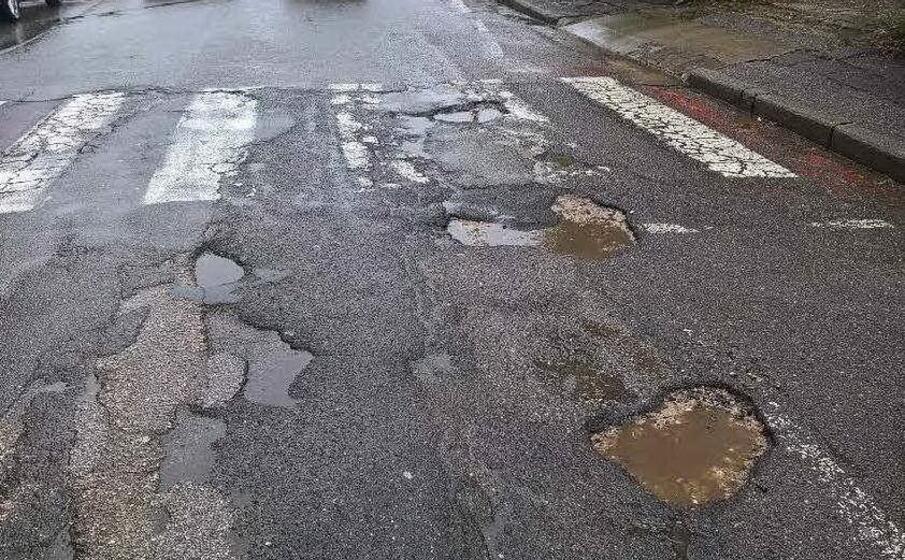 oristano una strada gruviera (l unione sarda pinna)