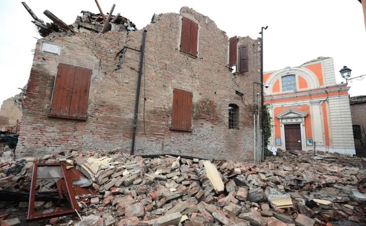 una scossa di magnitudo 6 0 colpisce il modenese