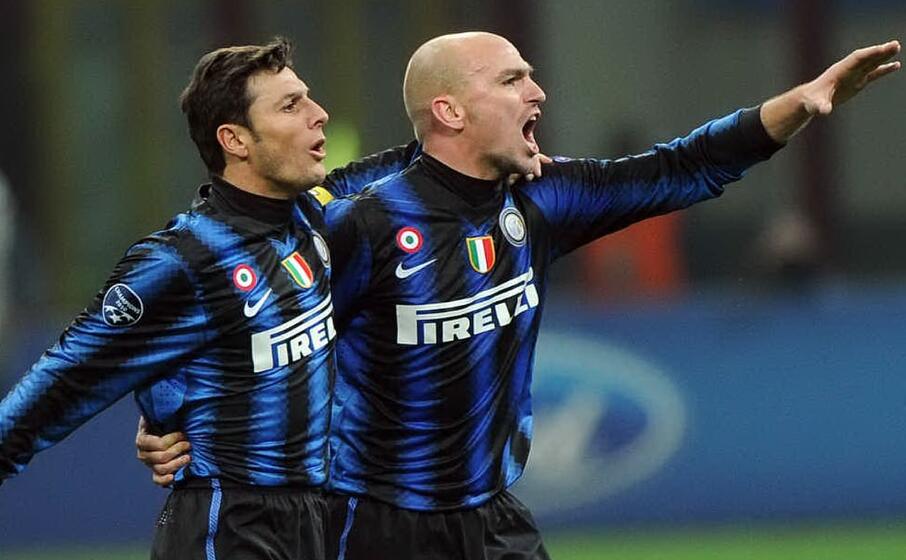 zanetti e cambiasso con la maglia dell inter (ansa)
