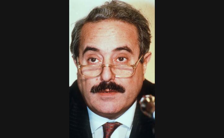 giovanni falcone assieme a paolo borsellino aveva istruito il maxi processo che port a pesanti condanne contro cosa nostra