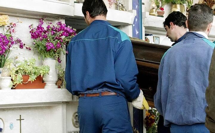 la riesumazione del corpo nell ambito dell inchiesta bis che tuttavia non porter mai alla verit sulla morte della donna