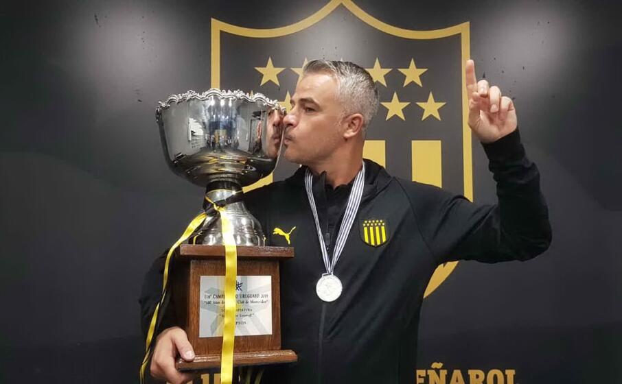 michele fini festeggia la vittoria nel torneo di apertura (foto concessa)