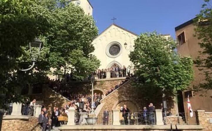 la chiesa del paese durante i funerali (tutte le foto sono unione sarda)