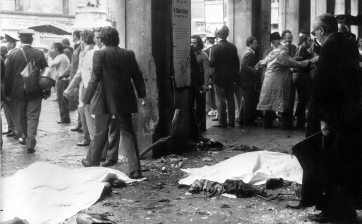 accaddeoggi il 28 maggio del 1974 scoppia una bomba in piazza della loggia a brescia (ansa)