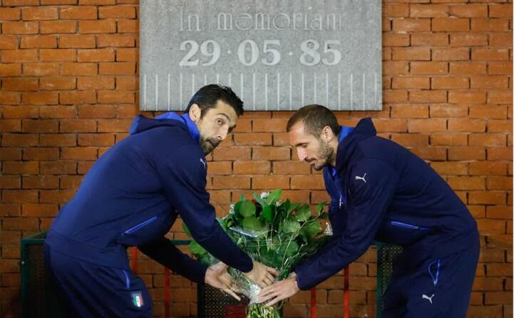 gigi buffon e giorgio chiellini rendono omaggio alle vittime (ansa)