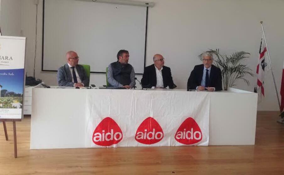 la presentazione del trofeo farmasinara (foto l unione sarda pala)