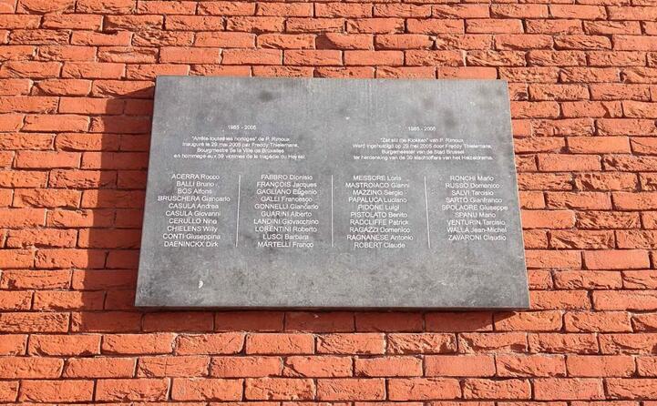 la targa commemorativa della tragedia (foto wikipedia)