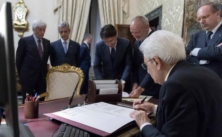 accetta la nomina e presenta la lista dei ministri (ansa)