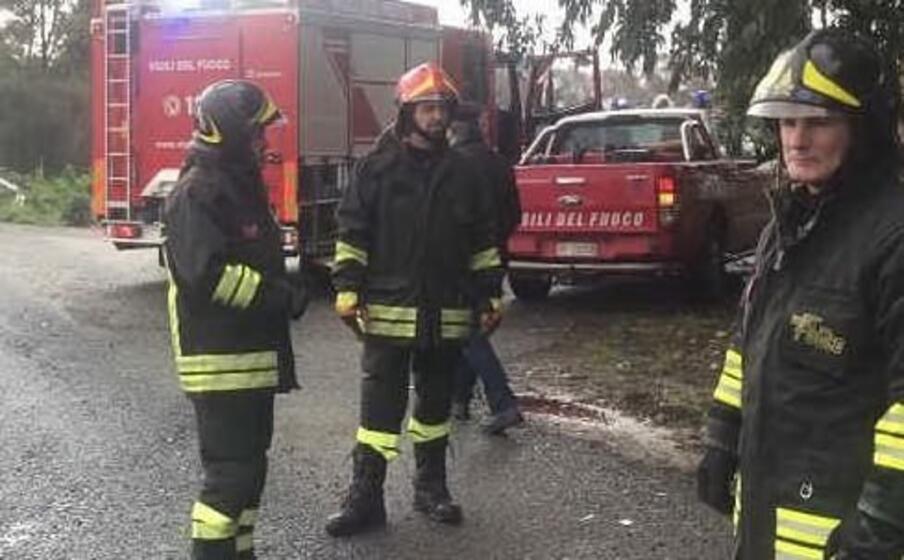 i vigili del fuoco di oristano (foto l unione sarda sanna)