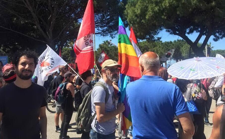 il corteo di a foras a cagliari