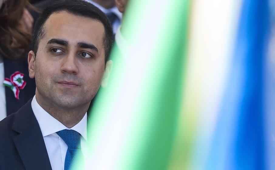 il ministro dello sviluppo e del lavoro luigi di maio