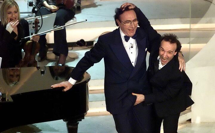 l esilarante gag di roberto benigni al festival