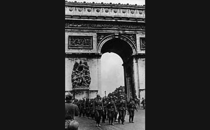 i nazisti conquistano parigi