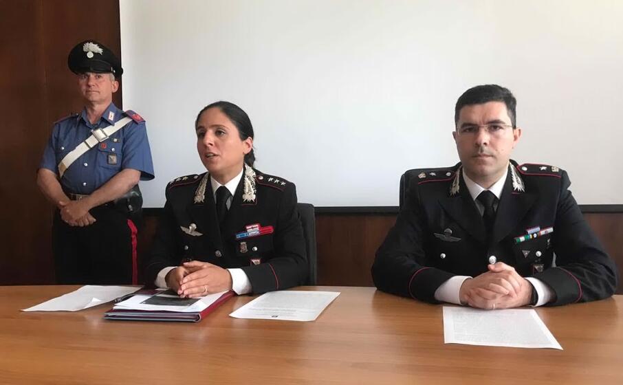 il capitano ilaria campeggio e il maggiore emanuele fanara (foto l unione sarda calvi)