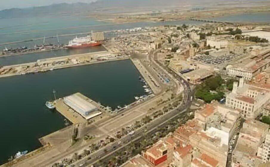il porto di cagliari (archivio l unione sarda)