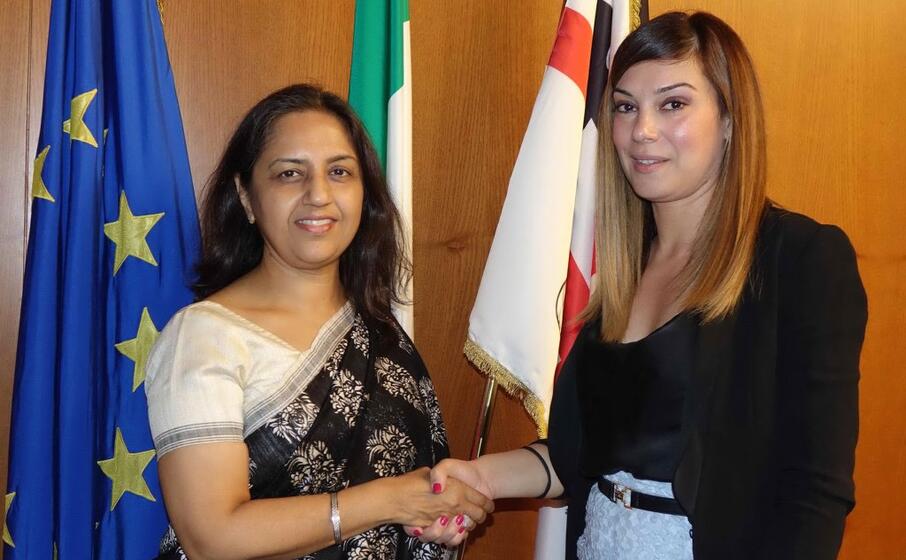 l ambasciatrice indiana e anita pili (foto us)