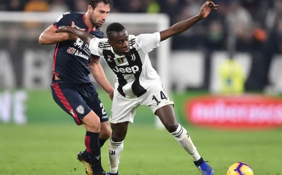 matuidi in azione contro il cagliari (ansa)