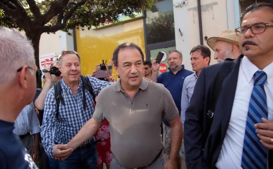 mimmo lucano prima dell udienza (ansa)