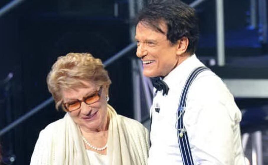 valeria valeri con massimo ranieri (ansa)