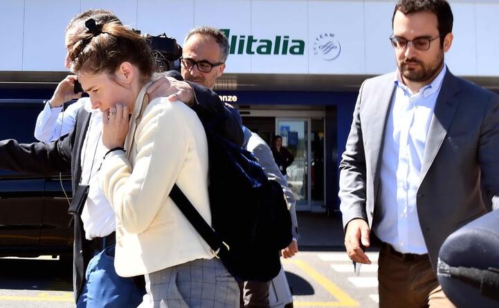 all arrivo a linate stata accolta da una folla di fotografi e cronisti